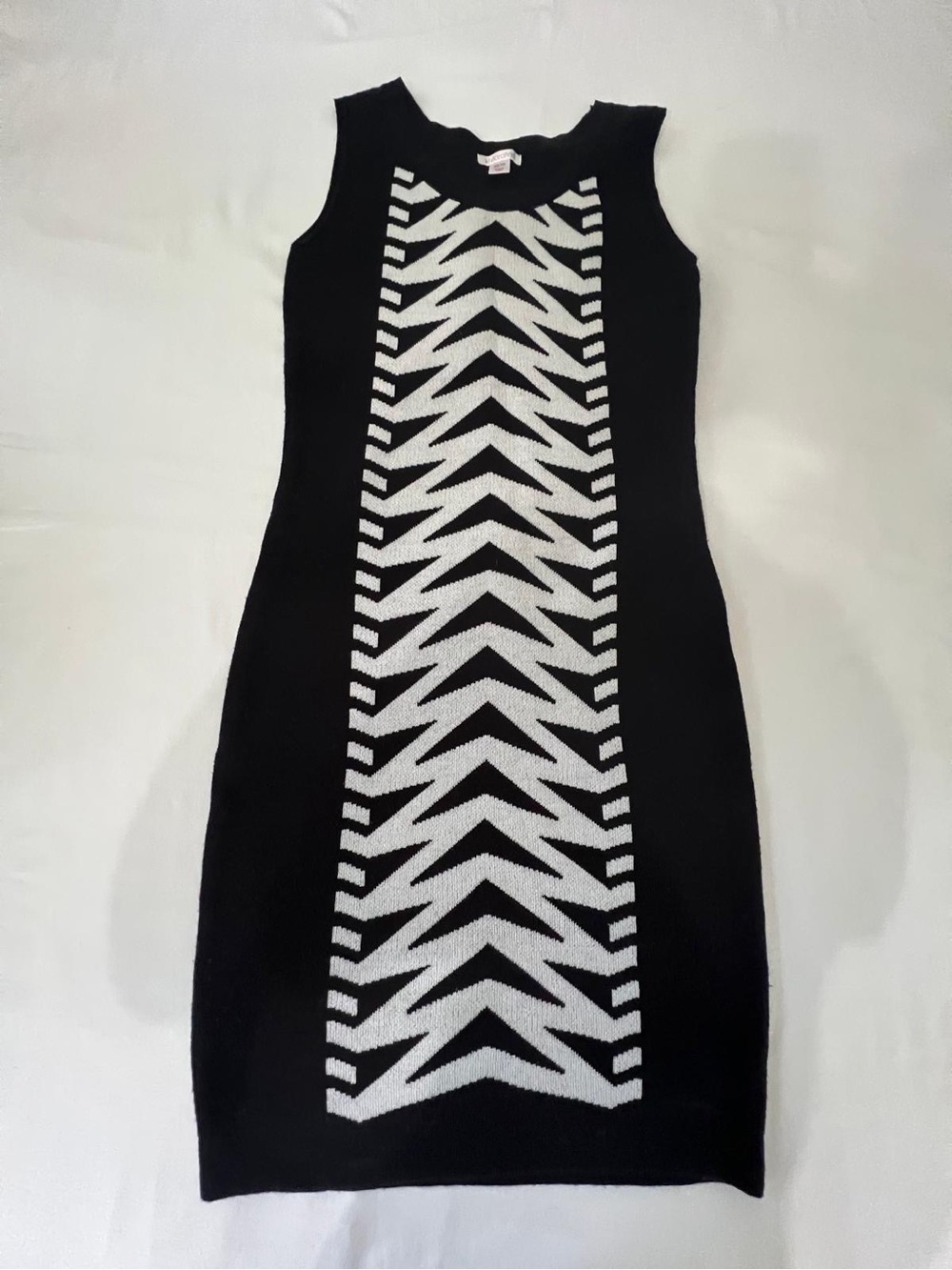 Xhilaration Black & White Chevron Knit Sheath Dressee